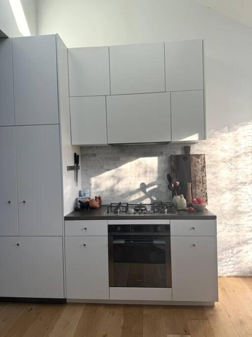 Spacious 4-Bedroom Manly Apartment, 2 Min Walk To Beach & Ferry * Sydney