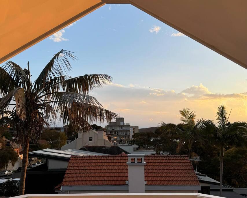 Spacious 4-Bedroom Manly Apartment, 2 Min Walk To Beach & Ferry *
