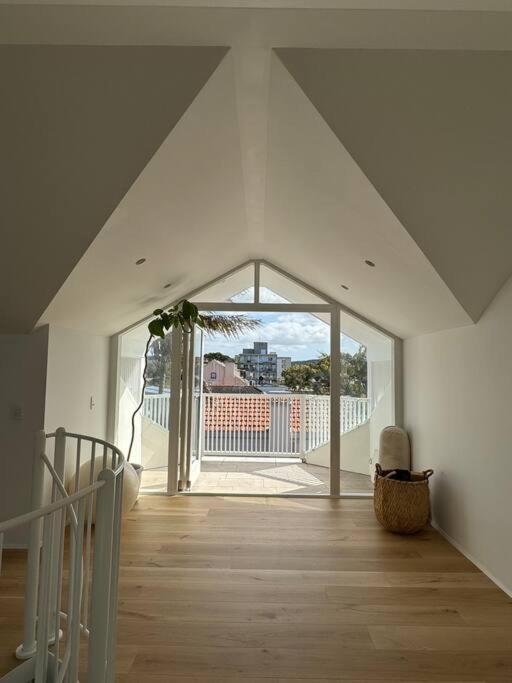 Spacious 4-Bedroom Manly Apartment, 2 Min Walk To Beach & Ferry Sydney