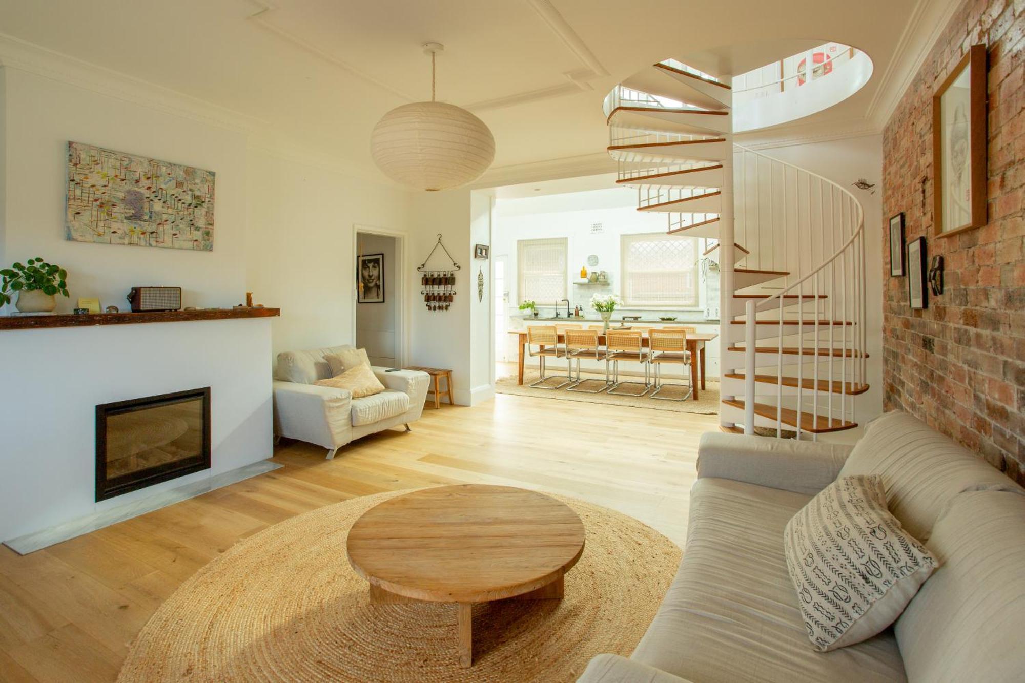 Spacious 4-Bedroom Manly Apartment, 2 Min Walk To Beach & Ferry *