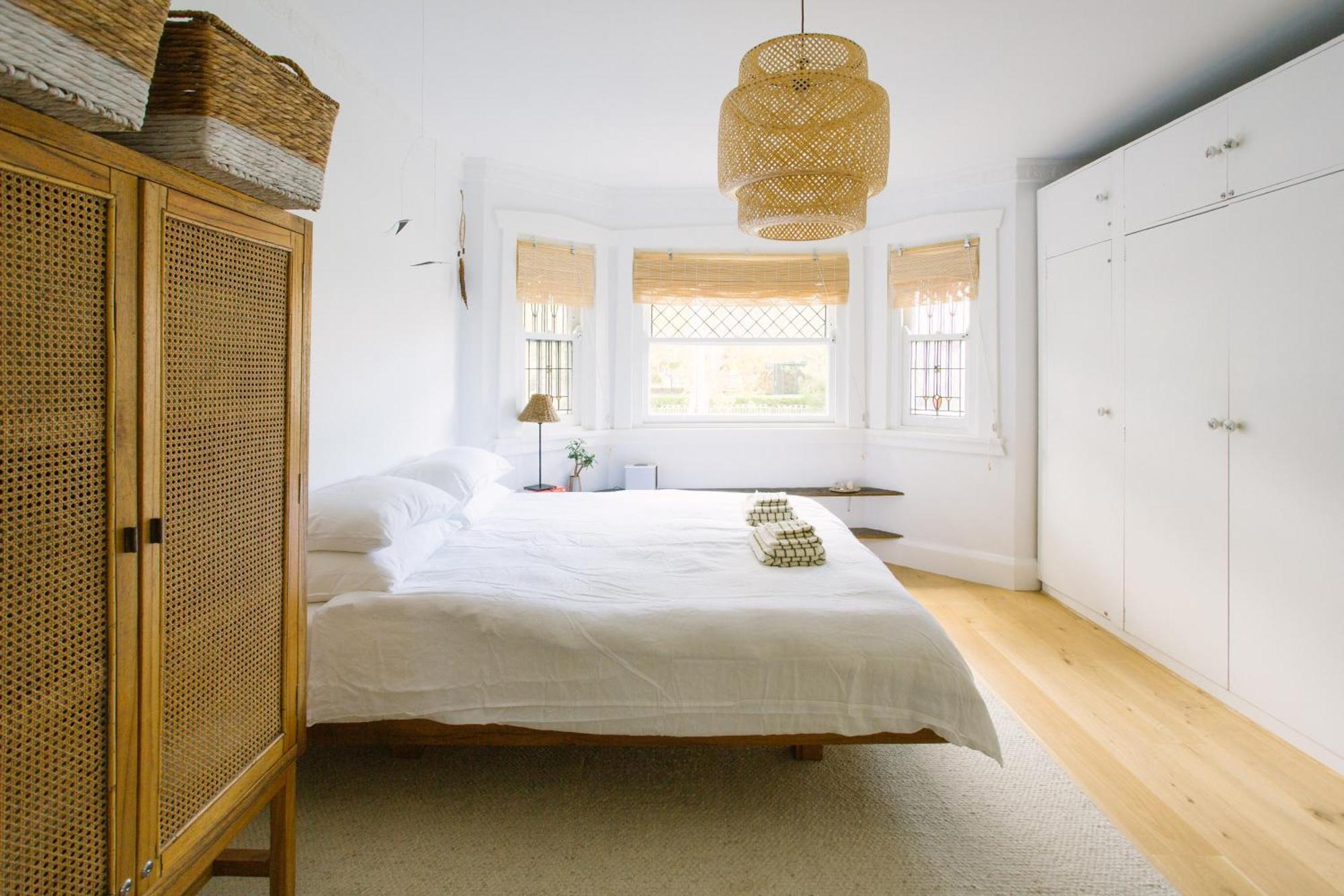 Spacious 4-Bedroom Manly Apartment, 2 Min Walk To Beach & Ferry Apartment Sydney